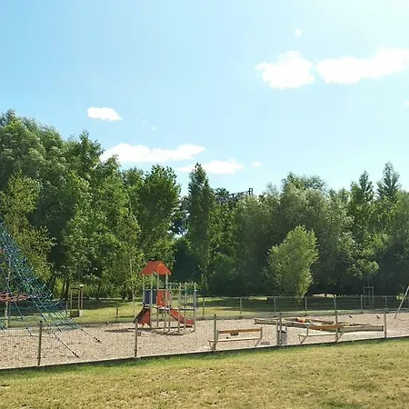 Pokoj Przy Parku Gaj בית אירוח *